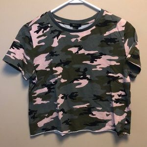 Camo cropped tee